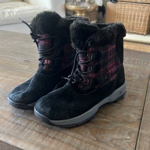 plaid on the go snow boot by skechers